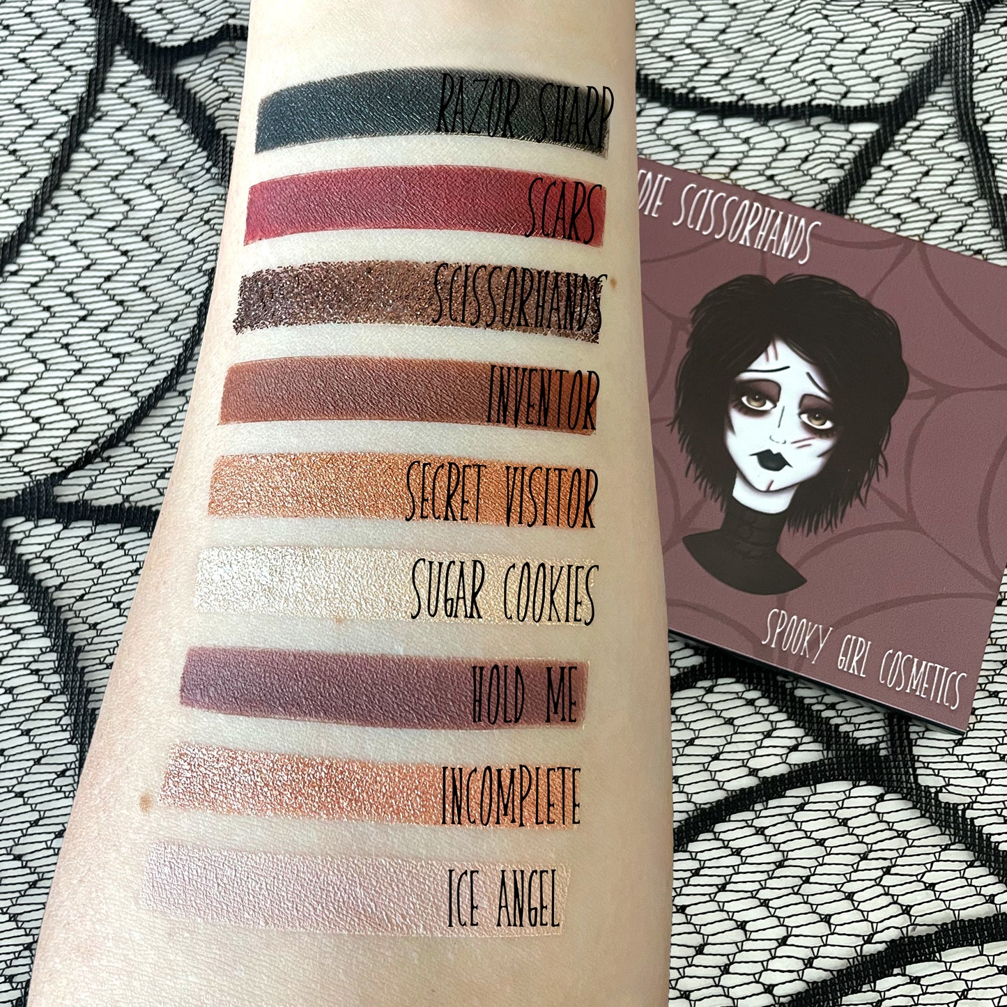 EDIE SCISSORHANDS PALETTE